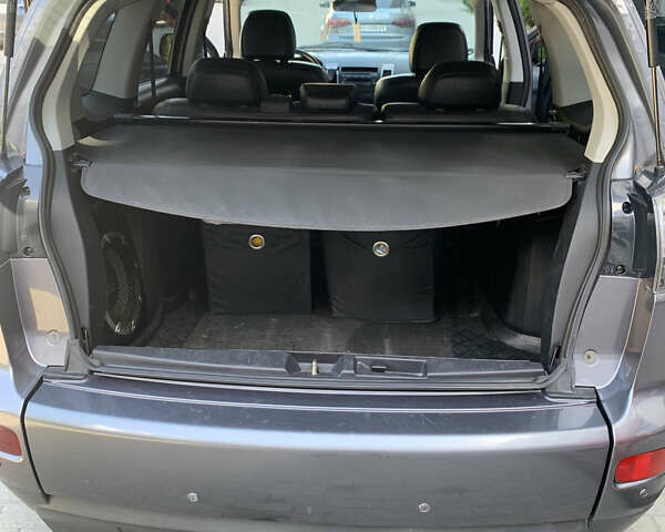 Сірий Міцубісі Аутлендер ХЛ, об'ємом двигуна 2.4 л та пробігом 217 тис. км за 9000 $, фото 27 на Automoto.ua