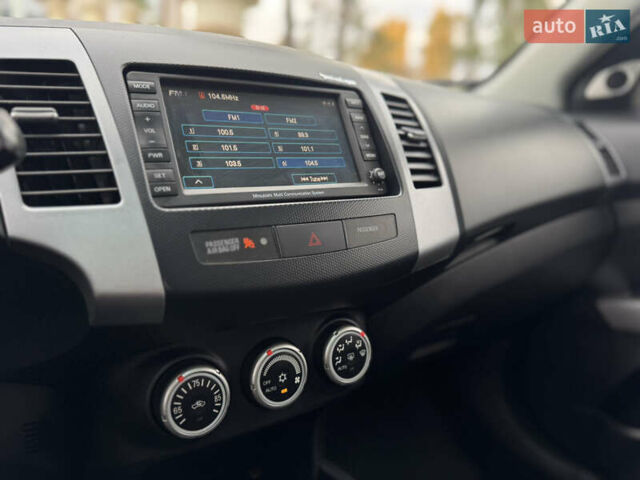 Сірий Міцубісі Аутлендер ХЛ, об'ємом двигуна 3 л та пробігом 195 тис. км за 10300 $, фото 29 на Automoto.ua