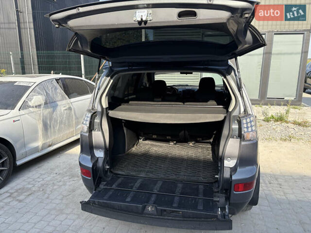 Міцубісі Аутлендер ХЛ 2008 у Києві на Automoto.ua Сірий Міцубісі Аутлендер ХЛ, об'ємом двигуна 2.36 л та пробігом 215 тис. км за 9000 $, фото 16 на Automoto.ua