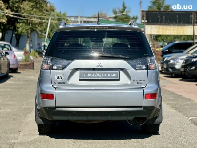 Серый Мицубиси Аутлендер ХЛ, объемом двигателя 3 л и пробегом 201 тыс. км за 8300 $, фото 3 на Automoto.ua