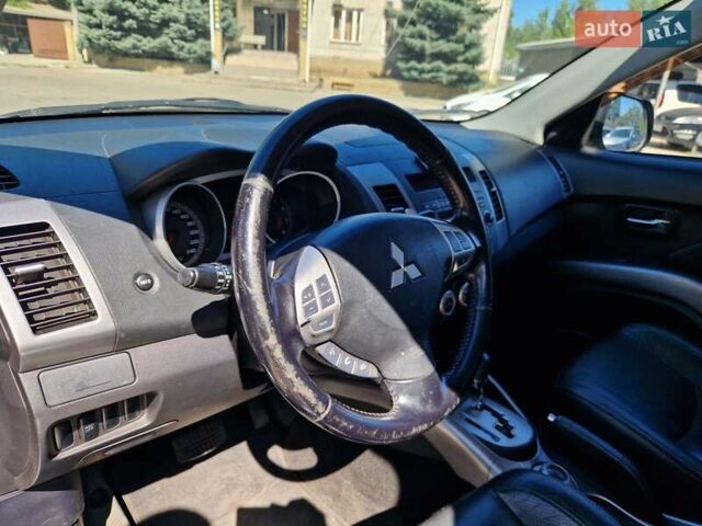 Сірий Міцубісі Аутлендер ХЛ, об'ємом двигуна 2.4 л та пробігом 176 тис. км за 8000 $, фото 13 на Automoto.ua