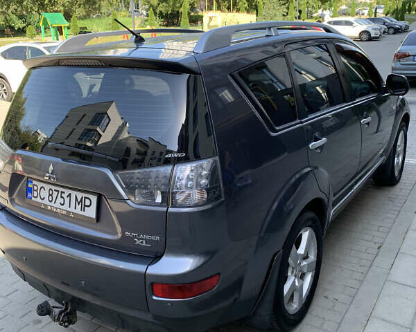 Сірий Міцубісі Аутлендер ХЛ, об'ємом двигуна 2.4 л та пробігом 217 тис. км за 9000 $, фото 4 на Automoto.ua