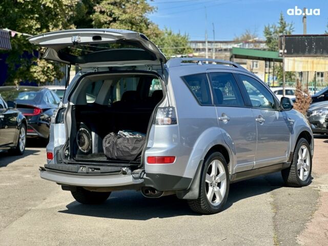 Серый Мицубиси Аутлендер ХЛ, объемом двигателя 3 л и пробегом 201 тыс. км за 8300 $, фото 16 на Automoto.ua