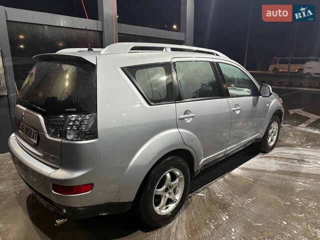 Серый Мицубиси Аутлендер ХЛ, объемом двигателя 2.36 л и пробегом 208 тыс. км за 7800 $, фото 4 на Automoto.ua