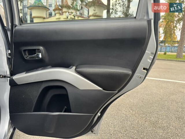 Сірий Міцубісі Аутлендер ХЛ, об'ємом двигуна 3 л та пробігом 195 тис. км за 10300 $, фото 22 на Automoto.ua