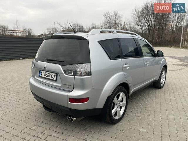 Серый Мицубиси Аутлендер ХЛ, объемом двигателя 2.36 л и пробегом 184 тыс. км за 8500 $, фото 3 на Automoto.ua