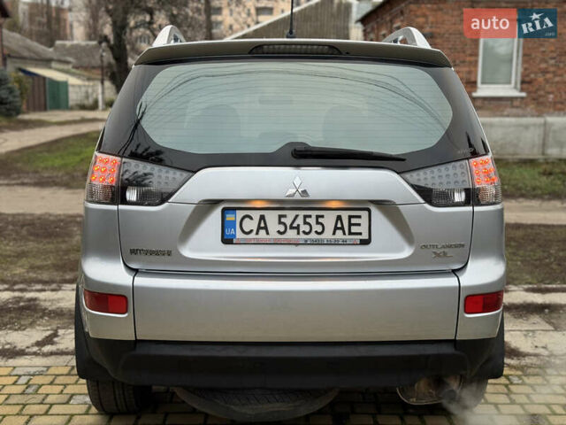 Серый Мицубиси Аутлендер ХЛ, объемом двигателя 2.4 л и пробегом 241 тыс. км за 7350 $, фото 4 на Automoto.ua