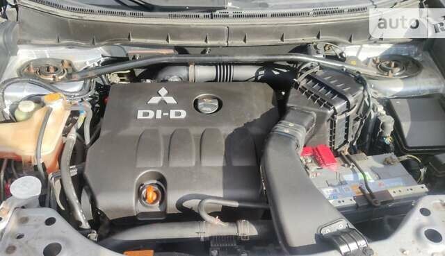 Сірий Міцубісі Аутлендер ХЛ, об'ємом двигуна 2 л та пробігом 200 тис. км за 8500 $, фото 14 на Automoto.ua