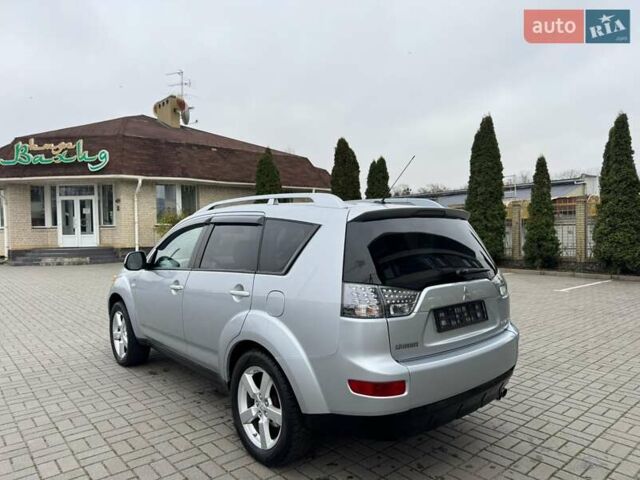 Серый Мицубиси Аутлендер ХЛ, объемом двигателя 3 л и пробегом 195 тыс. км за 10300 $, фото 4 на Automoto.ua