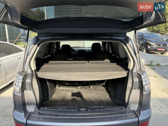 Міцубісі Аутлендер ХЛ 2008 у Києві на Automoto.ua Сірий Міцубісі Аутлендер ХЛ, об'ємом двигуна 2.36 л та пробігом 215 тис. км за 9000 $, фото 13 на Automoto.ua