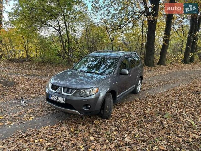 Серый Мицубиси Аутлендер ХЛ, объемом двигателя 2 л и пробегом 260 тыс. км за 8700 $, фото 4 на Automoto.ua