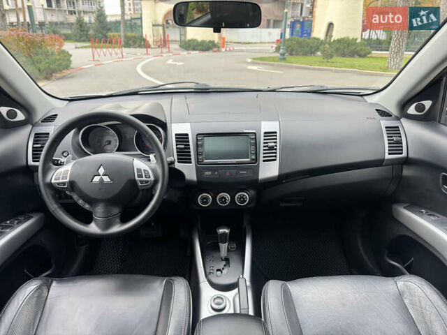 Сірий Міцубісі Аутлендер ХЛ, об'ємом двигуна 3 л та пробігом 195 тис. км за 10300 $, фото 15 на Automoto.ua