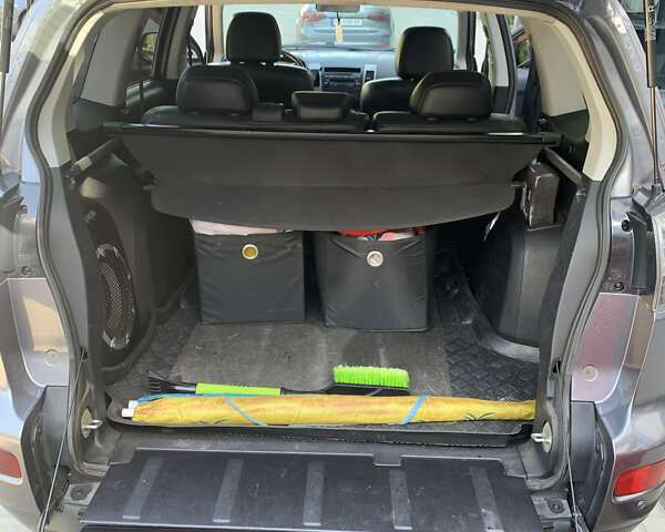 Сірий Міцубісі Аутлендер ХЛ, об'ємом двигуна 2.4 л та пробігом 217 тис. км за 9000 $, фото 26 на Automoto.ua