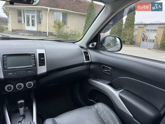 Серый Мицубиси Аутлендер ХЛ, объемом двигателя 3 л и пробегом 195 тыс. км за 10300 $, фото 13 на Automoto.ua