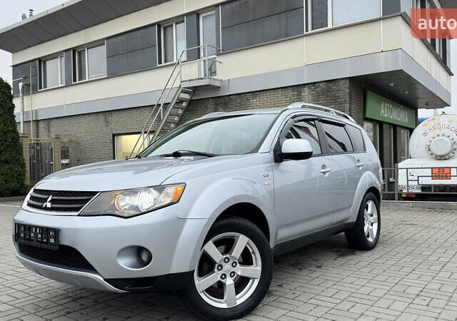 Серый Мицубиси Аутлендер ХЛ, объемом двигателя 3 л и пробегом 195 тыс. км за 10300 $, фото 32 на Automoto.ua