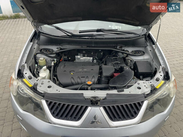 Серый Мицубиси Аутлендер ХЛ, объемом двигателя 2.36 л и пробегом 184 тыс. км за 8500 $, фото 23 на Automoto.ua