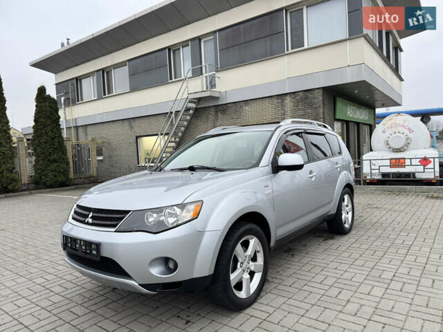 Серый Мицубиси Аутлендер ХЛ, объемом двигателя 3 л и пробегом 195 тыс. км за 10300 $, фото 2 на Automoto.ua