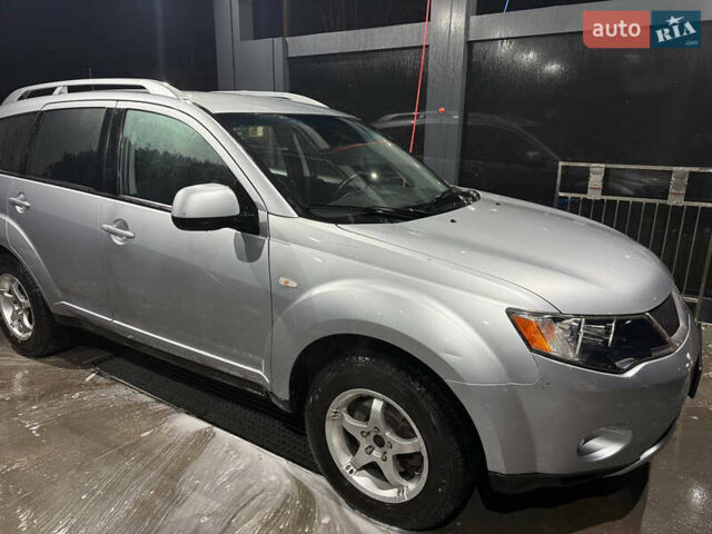 Серый Мицубиси Аутлендер ХЛ, объемом двигателя 2.36 л и пробегом 208 тыс. км за 7800 $, фото 5 на Automoto.ua