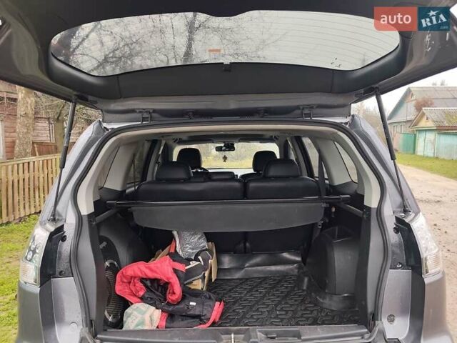 Серый Мицубиси Аутлендер ХЛ, объемом двигателя 2.98 л и пробегом 290 тыс. км за 7000 $, фото 3 на Automoto.ua