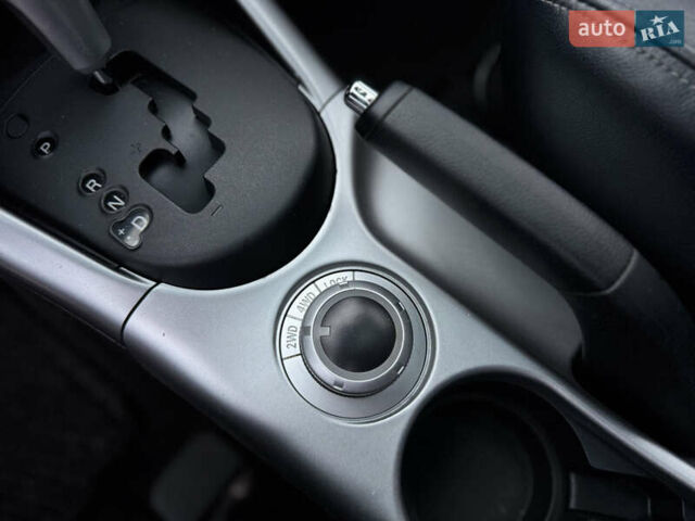 Серый Мицубиси Аутлендер ХЛ, объемом двигателя 3 л и пробегом 195 тыс. км за 10300 $, фото 24 на Automoto.ua