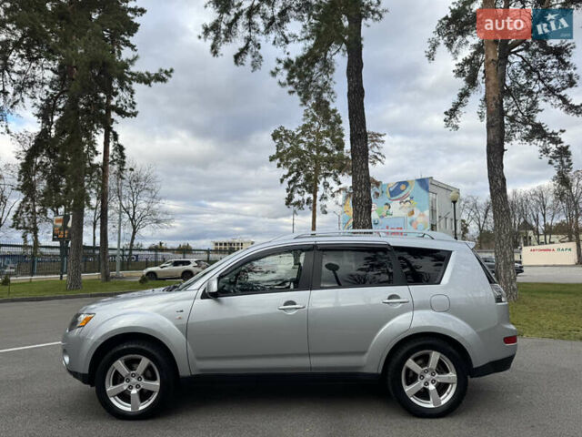 Сірий Міцубісі Аутлендер ХЛ, об'ємом двигуна 3 л та пробігом 195 тис. км за 10300 $, фото 3 на Automoto.ua