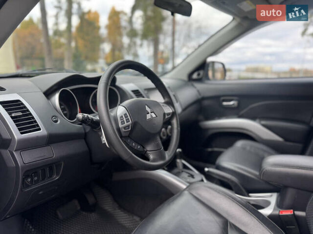 Сірий Міцубісі Аутлендер ХЛ, об'ємом двигуна 3 л та пробігом 195 тис. км за 10300 $, фото 13 на Automoto.ua