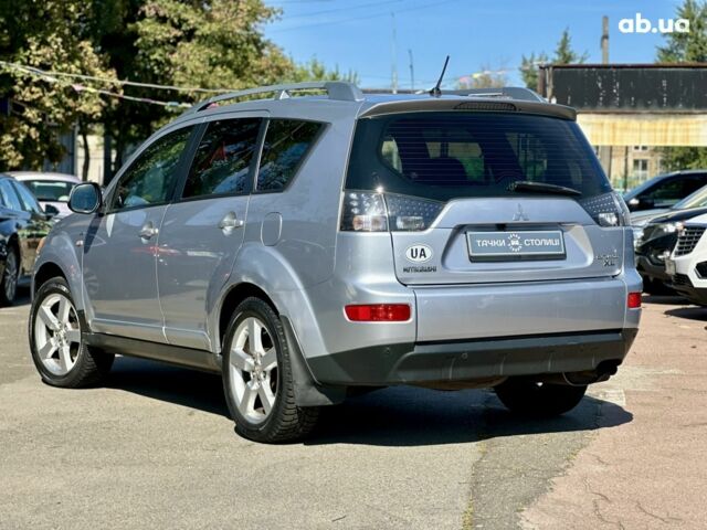 Серый Мицубиси Аутлендер ХЛ, объемом двигателя 3 л и пробегом 201 тыс. км за 8300 $, фото 2 на Automoto.ua