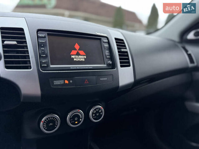 Серый Мицубиси Аутлендер ХЛ, объемом двигателя 3 л и пробегом 195 тыс. км за 10300 $, фото 25 на Automoto.ua