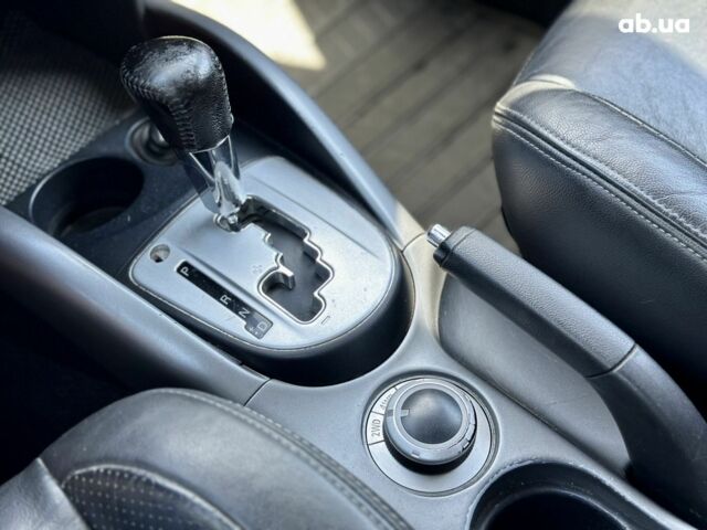 Серый Мицубиси Аутлендер ХЛ, объемом двигателя 3 л и пробегом 201 тыс. км за 8300 $, фото 13 на Automoto.ua