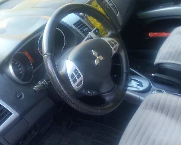 Серый Мицубиси Аутлендер ХЛ, объемом двигателя 2.36 л и пробегом 248 тыс. км за 7100 $, фото 4 на Automoto.ua