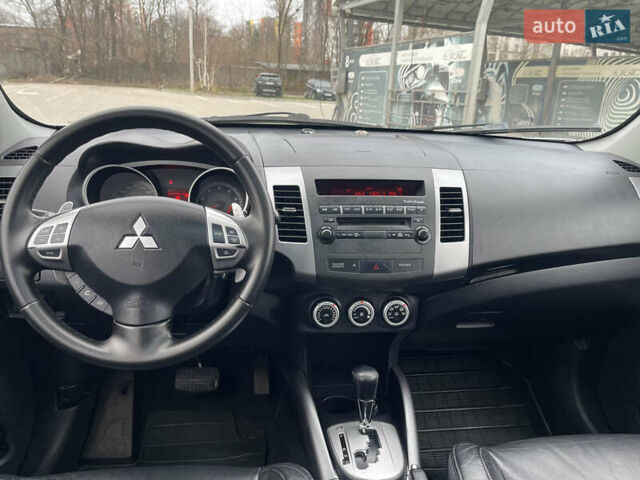 Серый Мицубиси Аутлендер ХЛ, объемом двигателя 2.36 л и пробегом 184 тыс. км за 8500 $, фото 18 на Automoto.ua