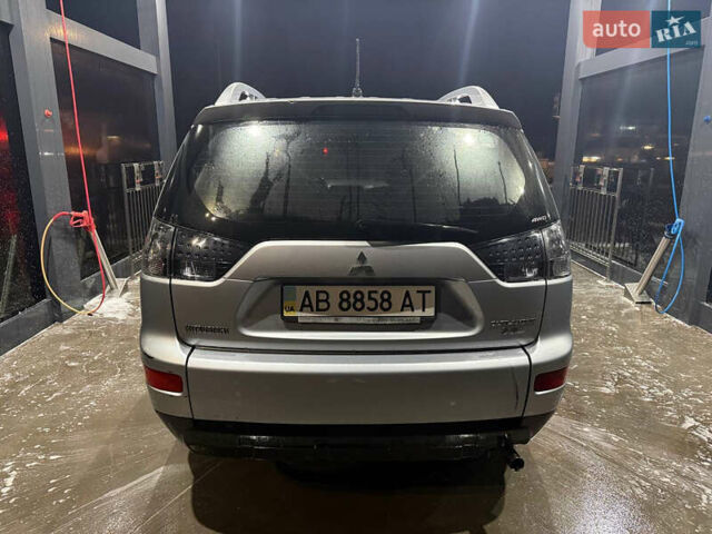 Серый Мицубиси Аутлендер ХЛ, объемом двигателя 2.36 л и пробегом 208 тыс. км за 7800 $, фото 3 на Automoto.ua