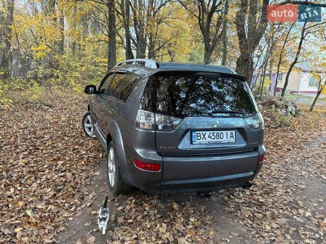Серый Мицубиси Аутлендер ХЛ, объемом двигателя 2 л и пробегом 260 тыс. км за 8700 $, фото 5 на Automoto.ua