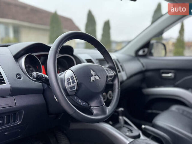 Серый Мицубиси Аутлендер ХЛ, объемом двигателя 3 л и пробегом 195 тыс. км за 10300 $, фото 10 на Automoto.ua