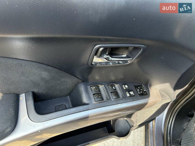 Міцубісі Аутлендер ХЛ 2008 у Києві на Automoto.ua Сірий Міцубісі Аутлендер ХЛ, об'ємом двигуна 2.36 л та пробігом 215 тис. км за 9000 $, фото 4 на Automoto.ua