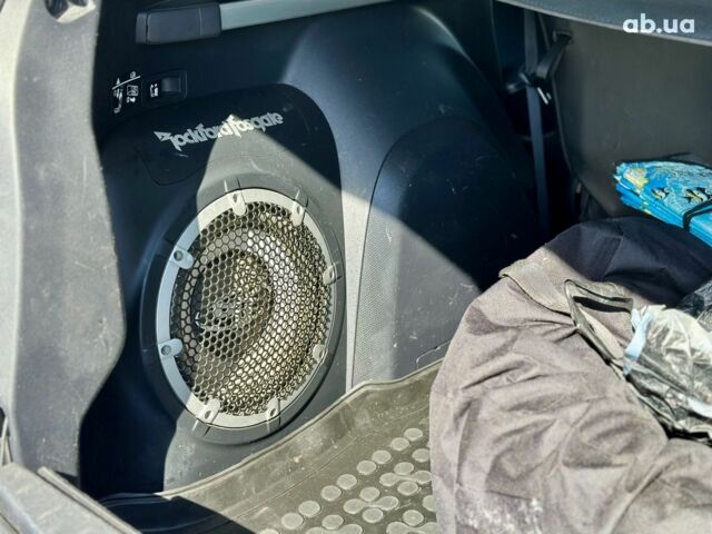 Серый Мицубиси Аутлендер ХЛ, объемом двигателя 3 л и пробегом 201 тыс. км за 8300 $, фото 19 на Automoto.ua