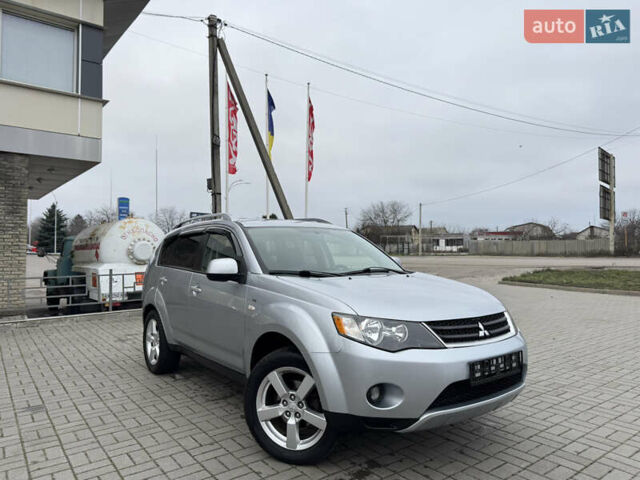 Серый Мицубиси Аутлендер ХЛ, объемом двигателя 3 л и пробегом 195 тыс. км за 10300 $, фото 27 на Automoto.ua