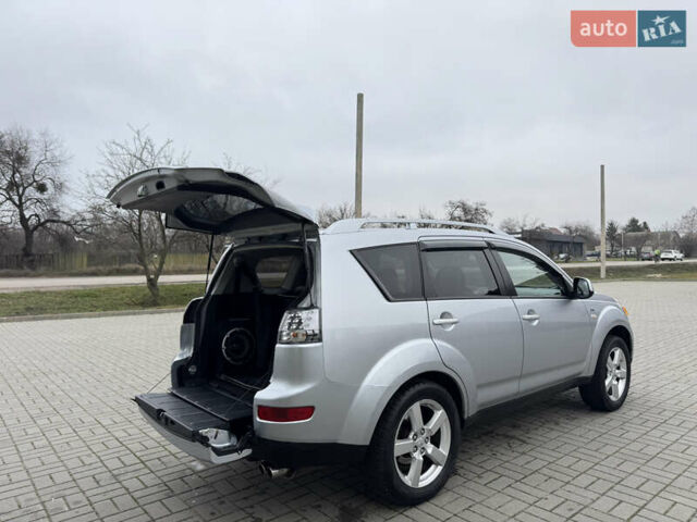 Серый Мицубиси Аутлендер ХЛ, объемом двигателя 3 л и пробегом 195 тыс. км за 10300 $, фото 18 на Automoto.ua