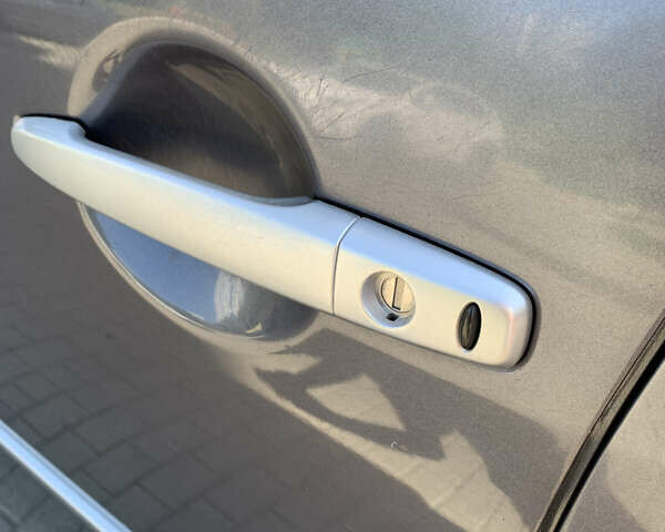 Сірий Міцубісі Аутлендер ХЛ, об'ємом двигуна 2.4 л та пробігом 217 тис. км за 9000 $, фото 10 на Automoto.ua