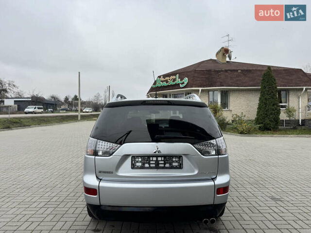 Серый Мицубиси Аутлендер ХЛ, объемом двигателя 3 л и пробегом 195 тыс. км за 10300 $, фото 5 на Automoto.ua
