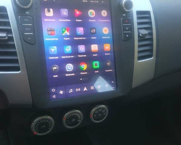 Серый Мицубиси Аутлендер ХЛ, объемом двигателя 2.36 л и пробегом 248 тыс. км за 7100 $, фото 2 на Automoto.ua