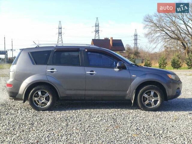 Сірий Міцубісі Аутлендер ХЛ, об'ємом двигуна 3 л та пробігом 182 тис. км за 6800 $, фото 2 на Automoto.ua