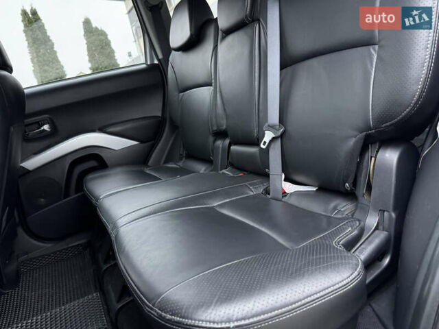 Серый Мицубиси Аутлендер ХЛ, объемом двигателя 3 л и пробегом 195 тыс. км за 10300 $, фото 16 на Automoto.ua