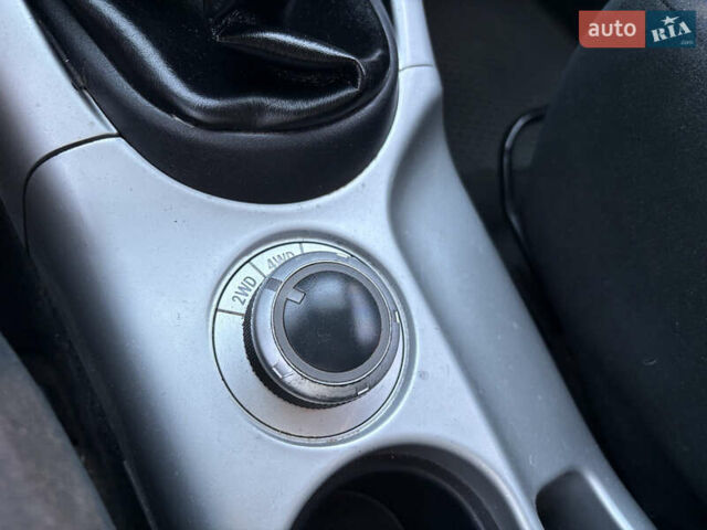Міцубісі Аутлендер ХЛ 2008 у Києві на Automoto.ua Сірий Міцубісі Аутлендер ХЛ, об'ємом двигуна 2.36 л та пробігом 215 тис. км за 9000 $, фото 11 на Automoto.ua