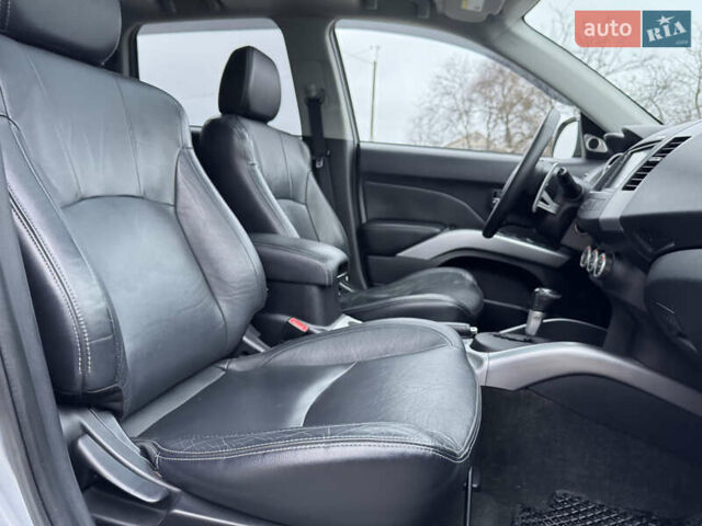 Серый Мицубиси Аутлендер ХЛ, объемом двигателя 3 л и пробегом 195 тыс. км за 10300 $, фото 22 на Automoto.ua