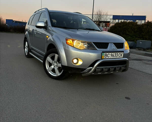 Серый Мицубиси Аутлендер ХЛ, объемом двигателя 2.36 л и пробегом 177 тыс. км за 8750 $, фото 17 на Automoto.ua