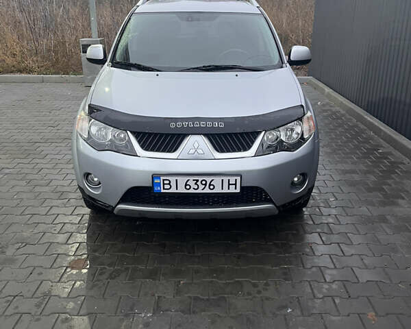 Серый Мицубиси Аутлендер ХЛ, объемом двигателя 2.36 л и пробегом 241 тыс. км за 8200 $, фото 2 на Automoto.ua