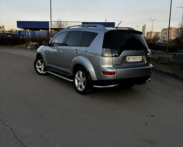 Серый Мицубиси Аутлендер ХЛ, объемом двигателя 2.36 л и пробегом 177 тыс. км за 8750 $, фото 5 на Automoto.ua