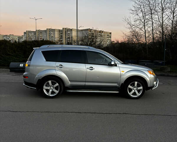 Серый Мицубиси Аутлендер ХЛ, объемом двигателя 2.36 л и пробегом 177 тыс. км за 8750 $, фото 24 на Automoto.ua
