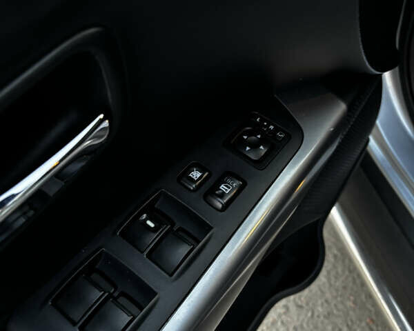 Серый Мицубиси Аутлендер ХЛ, объемом двигателя 2.36 л и пробегом 177 тыс. км за 8750 $, фото 62 на Automoto.ua